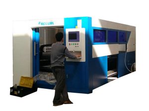 Mesin pemotong laser optik 2kw kacepetan luwes kanggo tabung logam